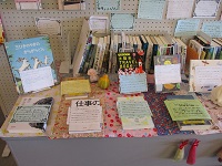 IMG_0629　図書館職員のお薦め　左　.JPG