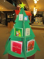 絵本のツリー① IMG_1003.JPG